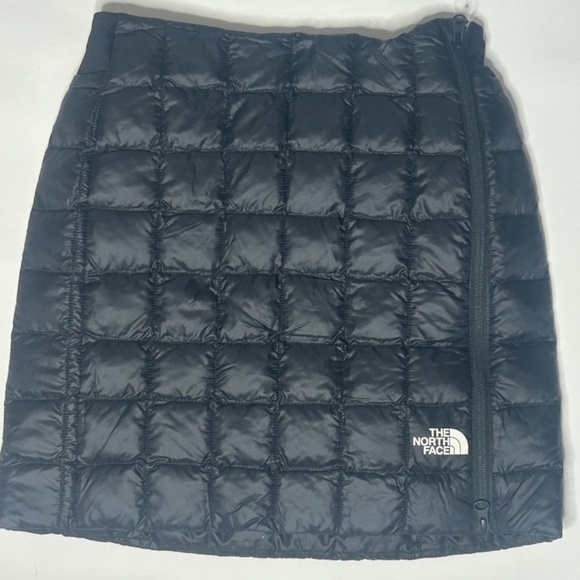 The North Face black puffer skirt - Picture 3 of 5